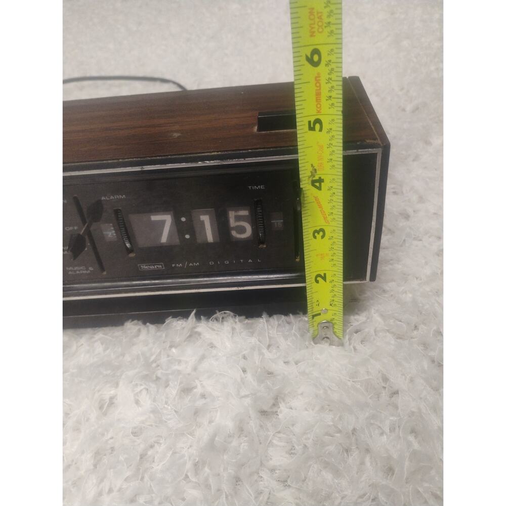Vintage Sears AM/FM Flip Clock Radio Model 132.20540200 Woodgrain Retro MCM 70s' - Picture 5 of 14